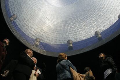 Monumento a las víctimas del 11-M, junto a Atocha, en Madrid.