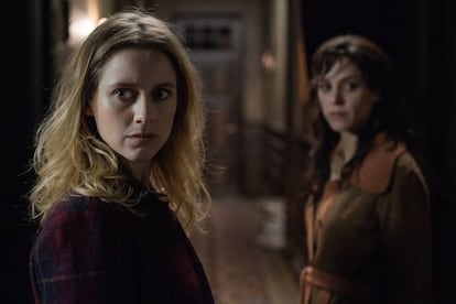Manuela Vellés y Maggie Civantos, en 'La influencia'.