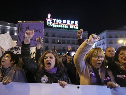 Manifestación con el lema 'Ni un paso atrás', a favor de los derechos de las mujeres y contra el discurso de Vox, el pasado 15 de enero, en la Puerta del Sol de Madrid.