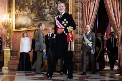 El rey Felipe VI y la princesa Leonor llegan al Palacio Real, con motivo de la Pascua Militar.
