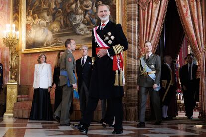 El rey Felipe VI y la princesa Leonor llegan al Palacio Real, con motivo de la Pascua Militar.
