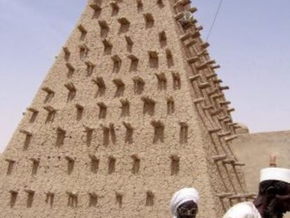 El minarete de una mezquita en Tumbuctú (Mali).