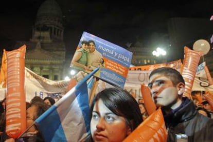 Un momento de la manifestación de ayer en contra de los matrimonios homosexuales en Buenos Aires.