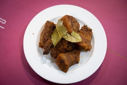 En la imagen, chicharrones fritos de Casa Rafael, en Cádiz.