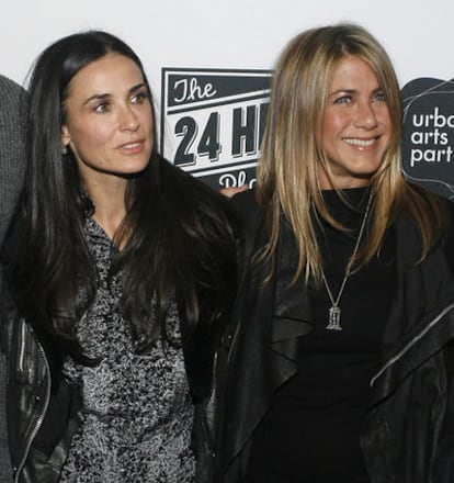 Demi Moore (izquierda) y Jennifer Aniston.