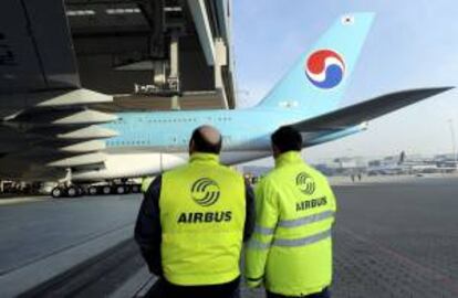 La compañía aérea surcoreana Korean Air anunció hoy un acuerdo con el gigante estadounidense de la aviación Boeing para construir en Corea del Sur el mayor centro de formación para pilotos del continente asiático, cuyo coste rondará los 66 millones de euros. EFE/Archivo