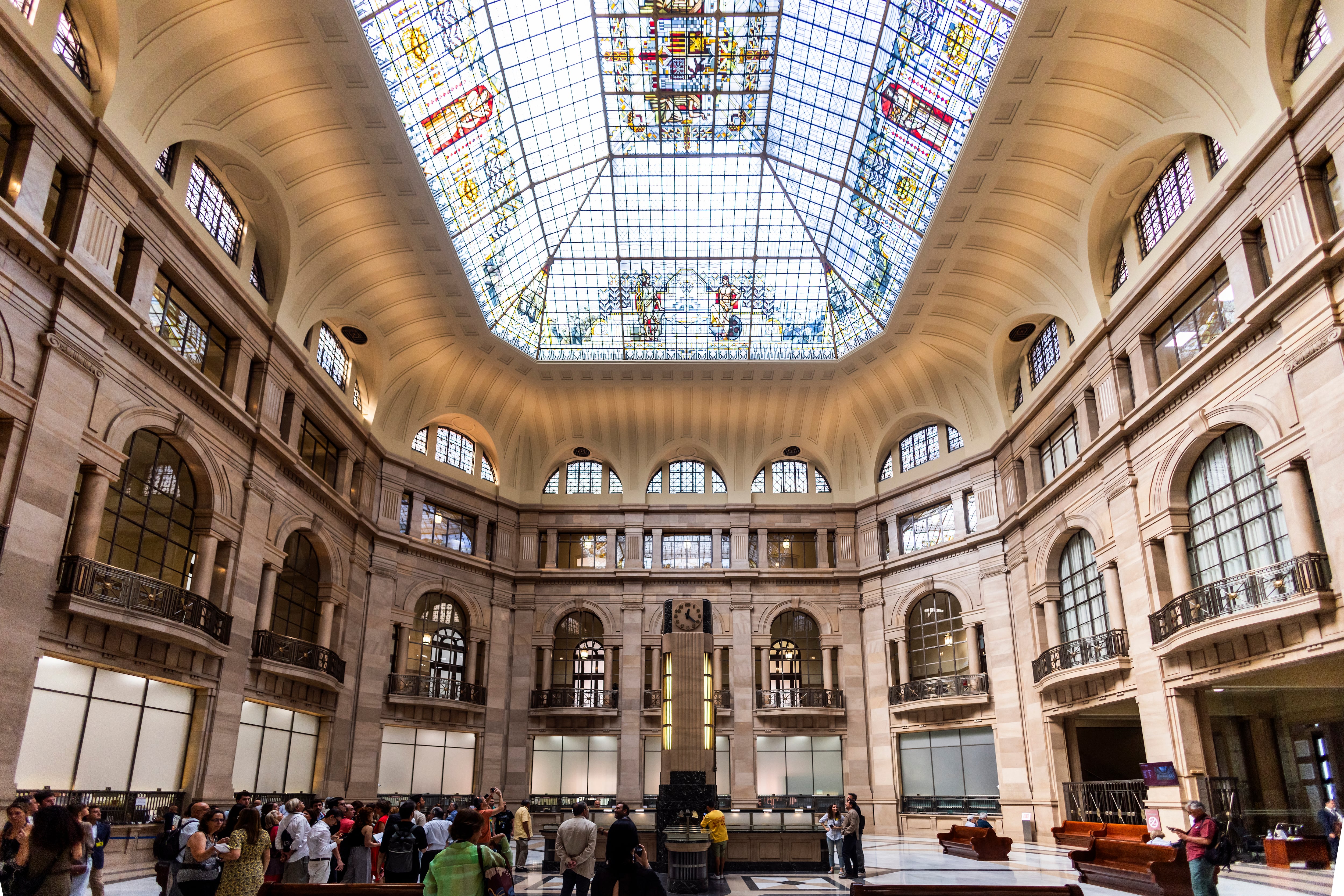 Puertas abiertas en el Banco de España. Visita guiada por el edificio. Patio de operaciones. SAMUEL SÁNCHEZ