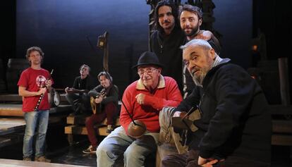 Joan Pera, Canut, Mart&iacute; Torras, Balduz y Els Berros de la Cort, en el escenario del Romea.