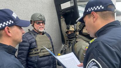 Salvatore Mancuso en su llegada al aeropuerto internacional El Dorado de Bogotá, el 27 de febrero de 2024.