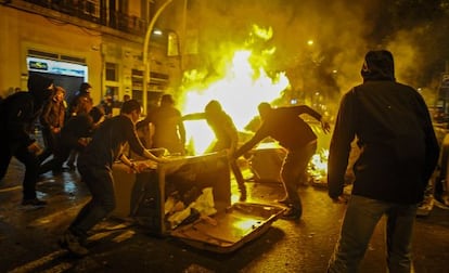 Protestors set a barricade on fire in Barcelona’s Sants neighborhood.