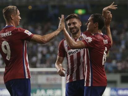 Torres y Siqueira felicitan a Koke por su gol