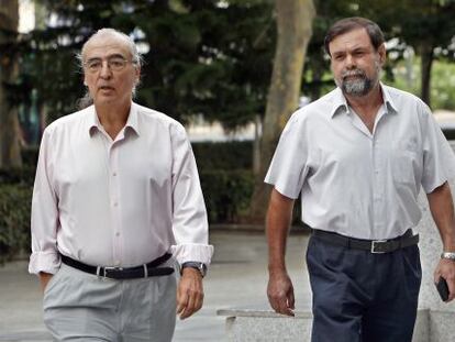 Vicente Contreras (izquierda) y Francisco Garc&iacute;a Sig&uuml;enza, este martes a su llegada a la Ciudad de la Justicia de Valencia.