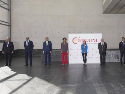 José Vicente Morata, presidente de la Cámara de Valencia; Fernando Abril-Martorell, presidente de Indra; Ignacio Sánchez Galán, presidente de Iberdorla; Ana Botín, presidenta de Santander; Nadia Calviño, vicepresidenta tercera y ministra de Asuntos Económicos y Transformación Digital; Luis Bonet, presidente de la Cámara de España, José María Álvarez-Pallete, presidente de Telefónica; Carlos Torres, presidente de BBVA; y Gerardo Cuerva, presidente de la Cámara de Granada.