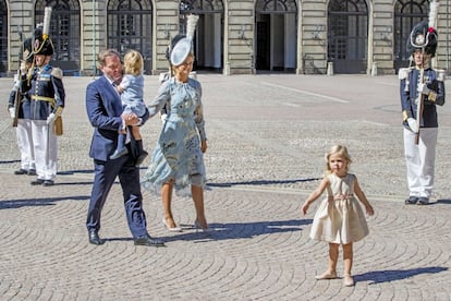 Magdalena de Suecia con su esposo Chris O'Neill,y sus hijos Leonor y Nicolás.
