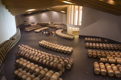 Interior de las bodegas Isios, en Laguarda (Álava)