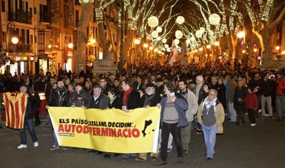 Miles de personas participan en la manifestaci&oacute;n por el derecho a decidir de los Pa&iacute;ses Catalanes.