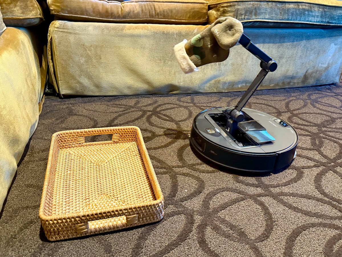 A robot that vacuums and picks up socks lying on the floor? This will be the future of cleaning