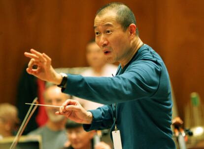 Tan Dun mientras dirigía ayer el ensayo de la Orquesta Sinfónica de Bilbao (BOS).