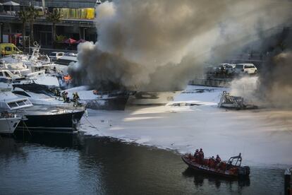 L'incendi ha provocat una gran fumera. 