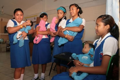 Jóvenes mexicanas en clase de educación sexual