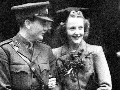 John Mills y Mary Hayley Bell, el día de su boda.