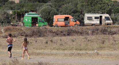 Zona que el Ayuntamiento de Tarifa ha vallado para impedir el asentamiento de autocaravanas.