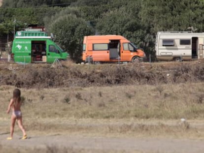 Zona que el Ayuntamiento de Tarifa ha vallado para impedir el asentamiento de autocaravanas.