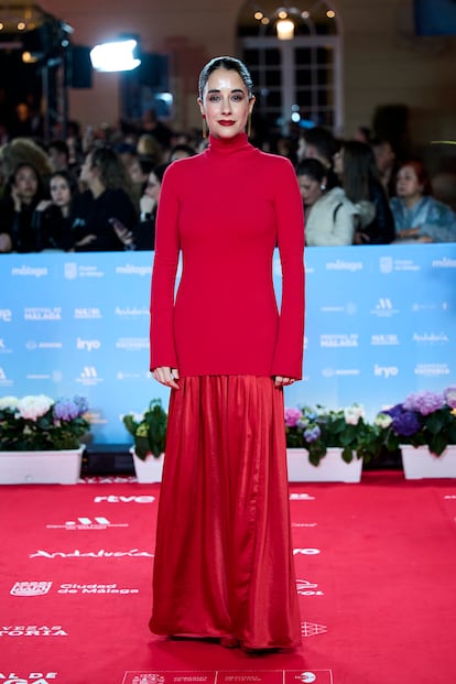 Elisa Zulueta, con un diseño rojo de la chilena María Cher.