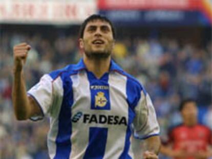 Diego Tristán celebra un gol a Osasuna.