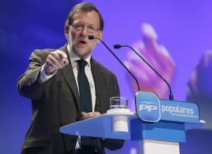 El presidente del Gobierno, Mariano Rajoy, durante su intervenci&oacute;n en la clausura de la Convenci&oacute;n del Partido Popular de la Regi&oacute;n de Murcia.