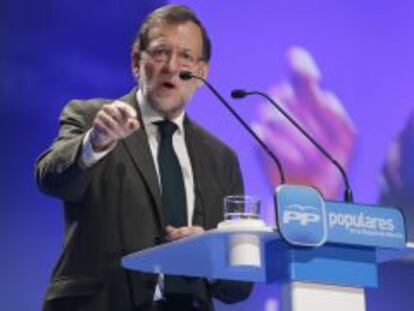 El presidente del Gobierno, Mariano Rajoy, durante su intervenci&oacute;n en la clausura de la Convenci&oacute;n del Partido Popular de la Regi&oacute;n de Murcia.