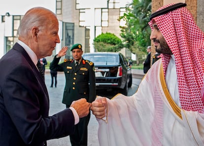 El presidente de EEUU, Joe Biden, y el príncipe heredero saudí Mohamed bin Salmán