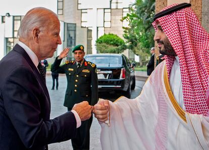 El presidente de EEUU, Joe Biden, y el príncipe heredero saudí Mohamed bin Salmán