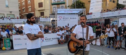 Ricky y Pau Donés, en el acto de la fundación de este jueves.