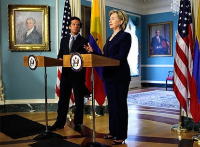 Hillary Clinton y Jaime Bermúdez Merizalde, durante la rueda de prensa que ambos han ofrecido en Washington.