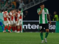 Cucho Hernández, desolado tras el cuarto gol del Braga al Betis.