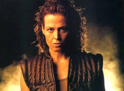 La actriz Sigourney Weaver, en su papel de teniente Ripley, en la película <i>Alien</i>.