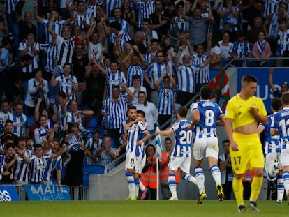 Los jugadores de la Real Sociedad celebran el gol de Brais Méndez ante el Villarreal.