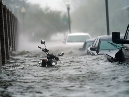 Una calle inundada este miércoles en Pensacola, Florida.