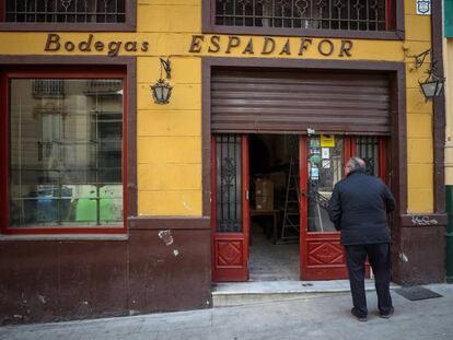 Fachada del local de Bodegas Espadafor.