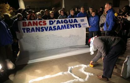 Acto de protesta de la Plataforma en Defensa del Ebro, el viernes.