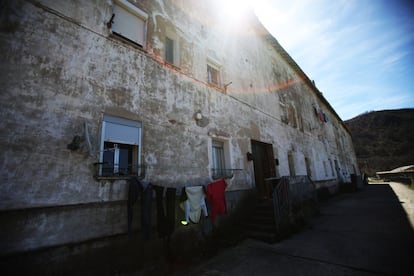 Casas de mineros en Villaseca de Laciana, construidas para alojar a sus trabajadores por la antigua empresa MSP, que en el valle dio empleo a más de 5.000 mineros.