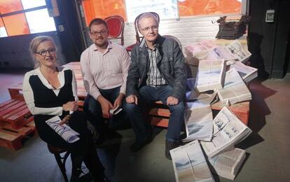 Aizpea Goenaga, Xabier Paya e Iñaki Iñuerrieta, durante la presentación de la iniciativa Itzultaile berriak.