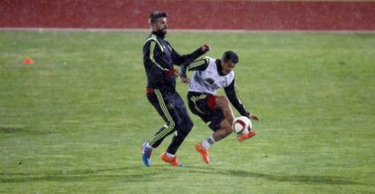 Pedro y Piqué se entrenan en Las Rozas.