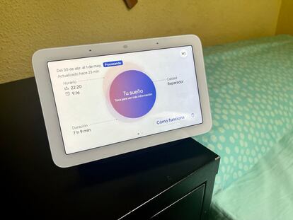 Google Nest Hub muestra los datos de sueño de un usuario.