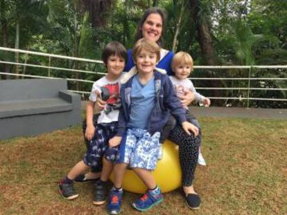 Anne e os filhos Joaquim, 7, Tomás, 5, Iolanda, 1 ano.