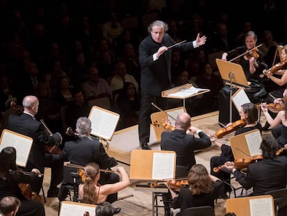 Juanjo Mena al frente de la Orquesta Nacional de España.