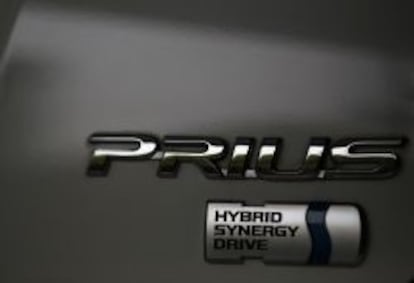 Logo de Prius en un coche