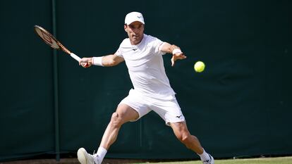 Roberto Bautista, durante el partido contra Fognini en la Pista 16 de Wimbledon.