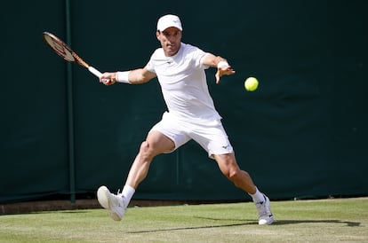 Roberto Bautista, durante el partido contra Fognini en la Pista 16 de Wimbledon.